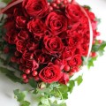 Aranjament floral inima trandafiri rosii