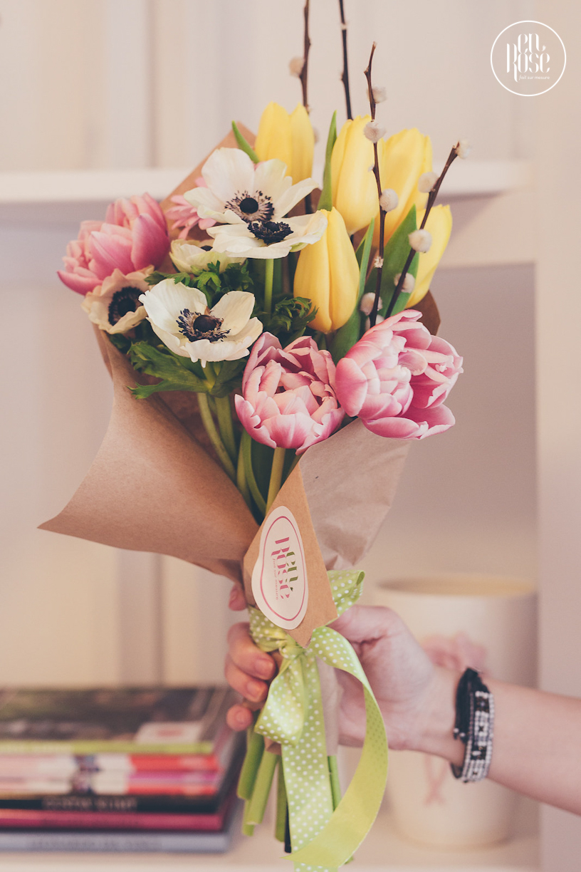 Buchet de lalele si anemone Cantec primavaratic