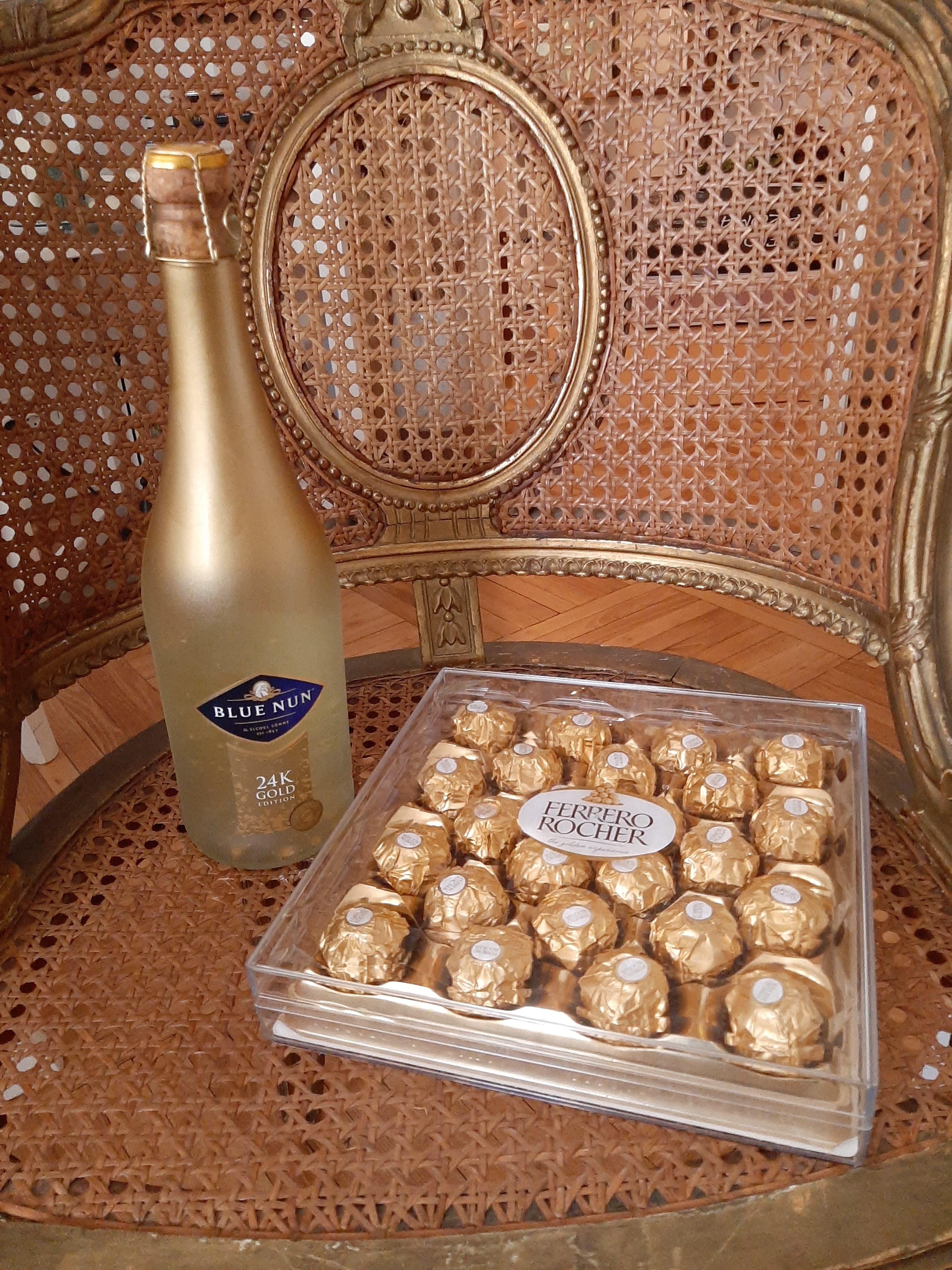 Match salesman Correspondent Cadou Gold cu bomboane Ferrero Rocher și vin spumant – enRose