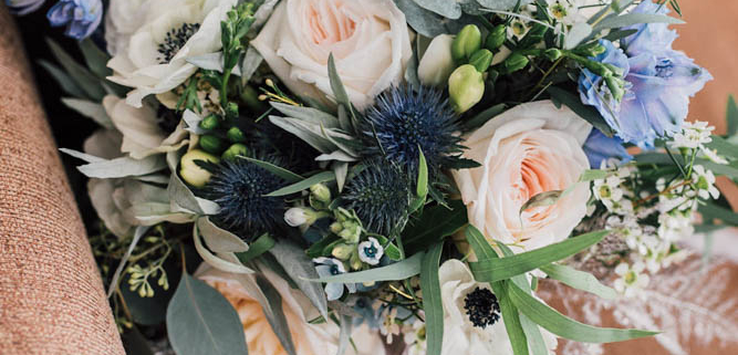 buchet de mireasa albastru clasic