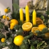Aranjament de sărbători în culoarea anului Illuminating Yellow
