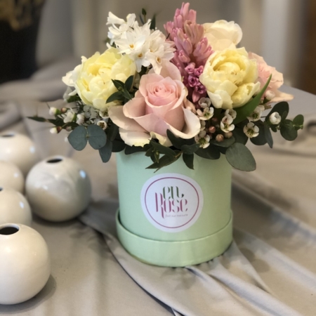 cutie cu flori de primăvară Romantique