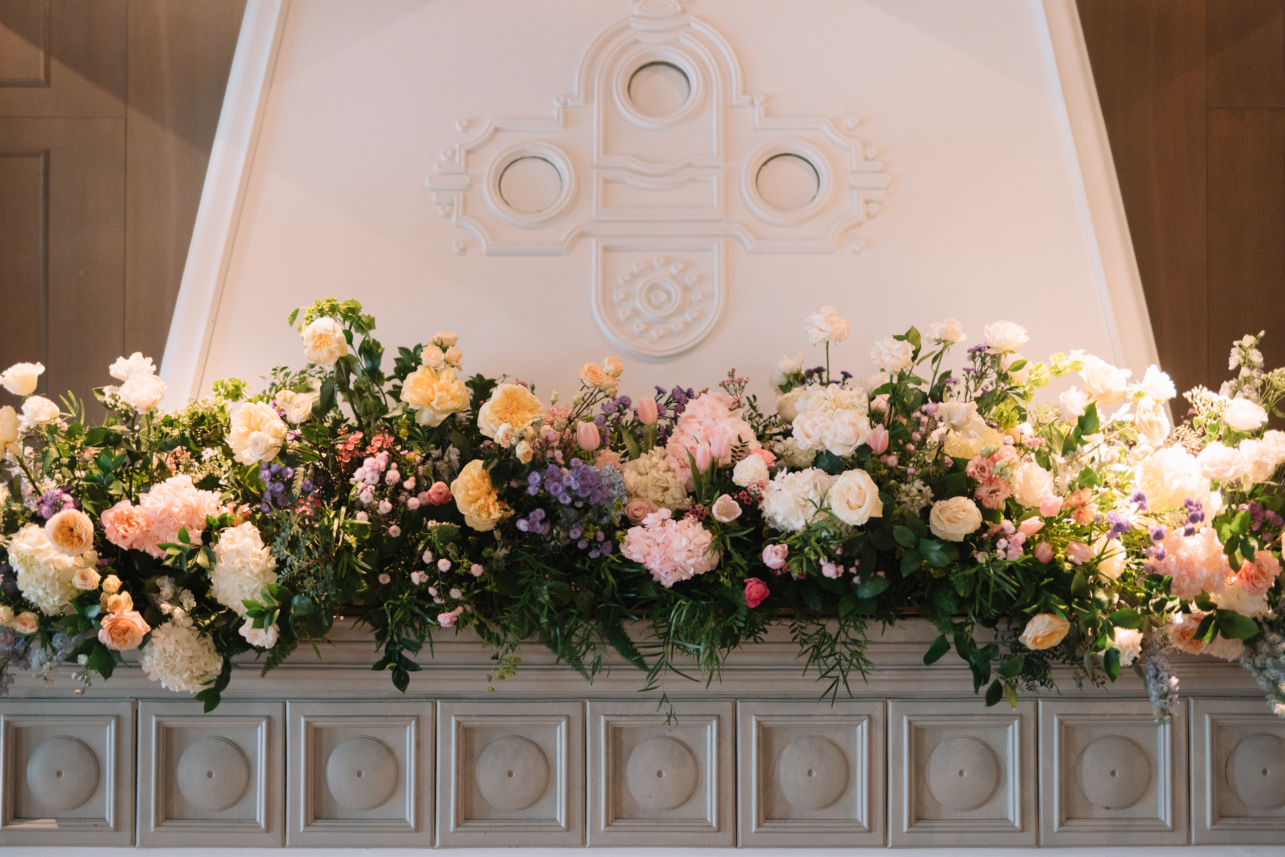 Aranjamentul floral pentru șemineu Pastel Dream